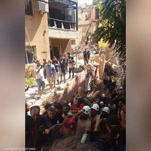 انتشال شخص حيا من تحت الأنقاض في بيروت