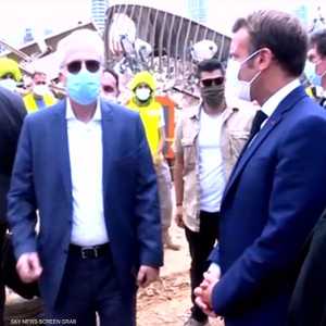 ماكرون يتفقد مكان الانفجار في مرفأ بيروت
