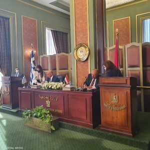 وزيرا الخارجية المصري واليوناني لحظة التوقيع