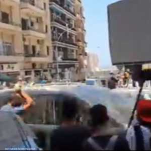 لبنانيون يهاجمون سيارة محافظ بيروت