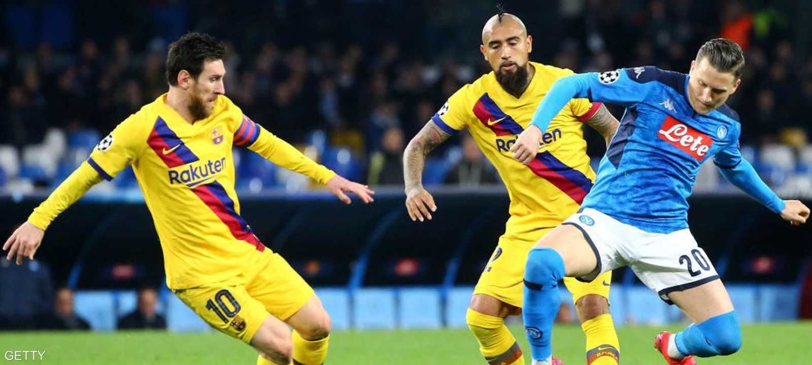 من لقاء برشلونة ونابولي في مباراة الذهاب