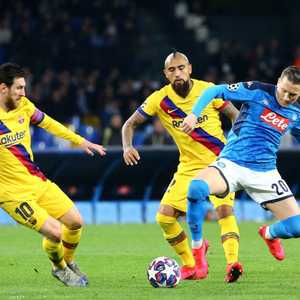 من لقاء برشلونة ونابولي في مباراة الذهاب