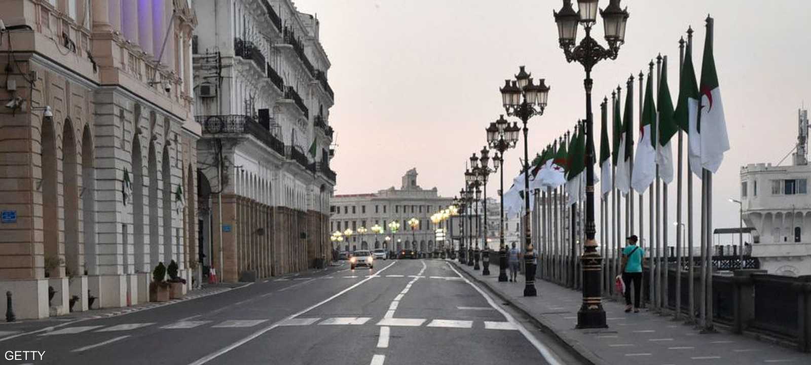 الجزائر تخفف ساعات الحجر