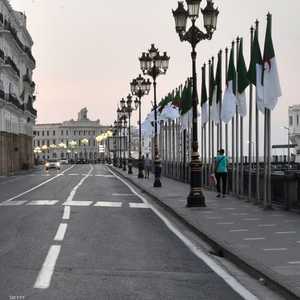 الجزائر تخفف ساعات الحجر