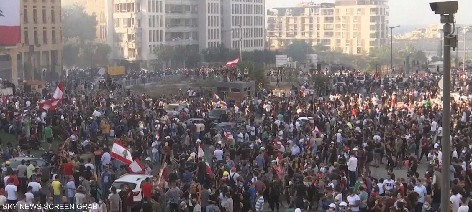 الآلأاف يتظاهرون في بيروت