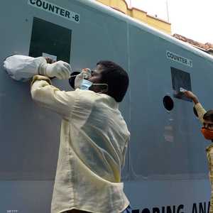 أحد مراكز الفحص المتنقلة لفيروس كورونا في الهند. أرشيفية