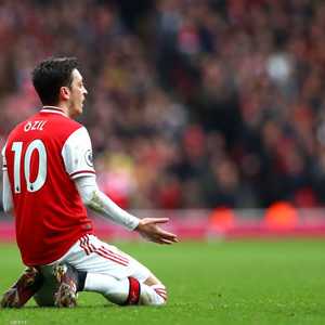 أوزيل.. مشكلات عدة مع أرسنال