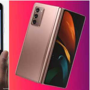 هاتف سامسونغ (يمين) ومنافسه هاتف مايكروسوفت (يسار)