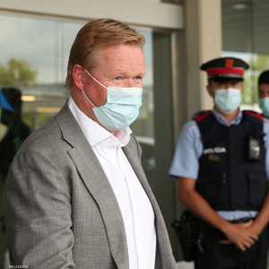 مدرب المنتخب الهولندي هبط في مطار "إل برات"