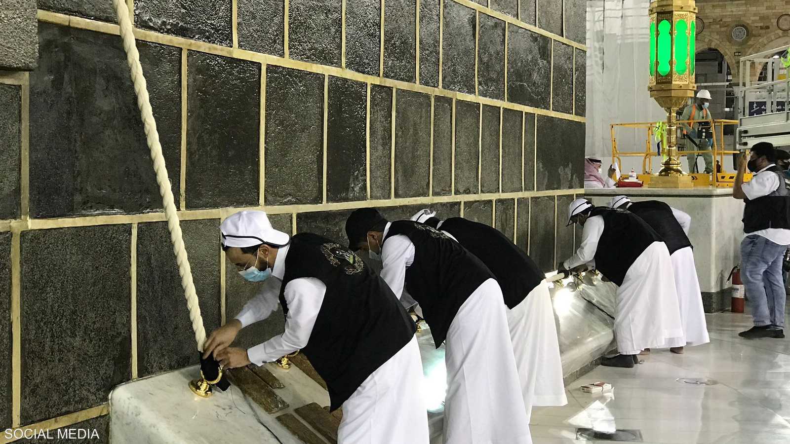 إسدال ثوب الكعبة