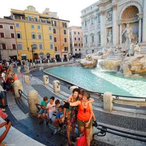 الحياة على طبيعتها في إيطاليا رغم ارتفاع حالات كورونا