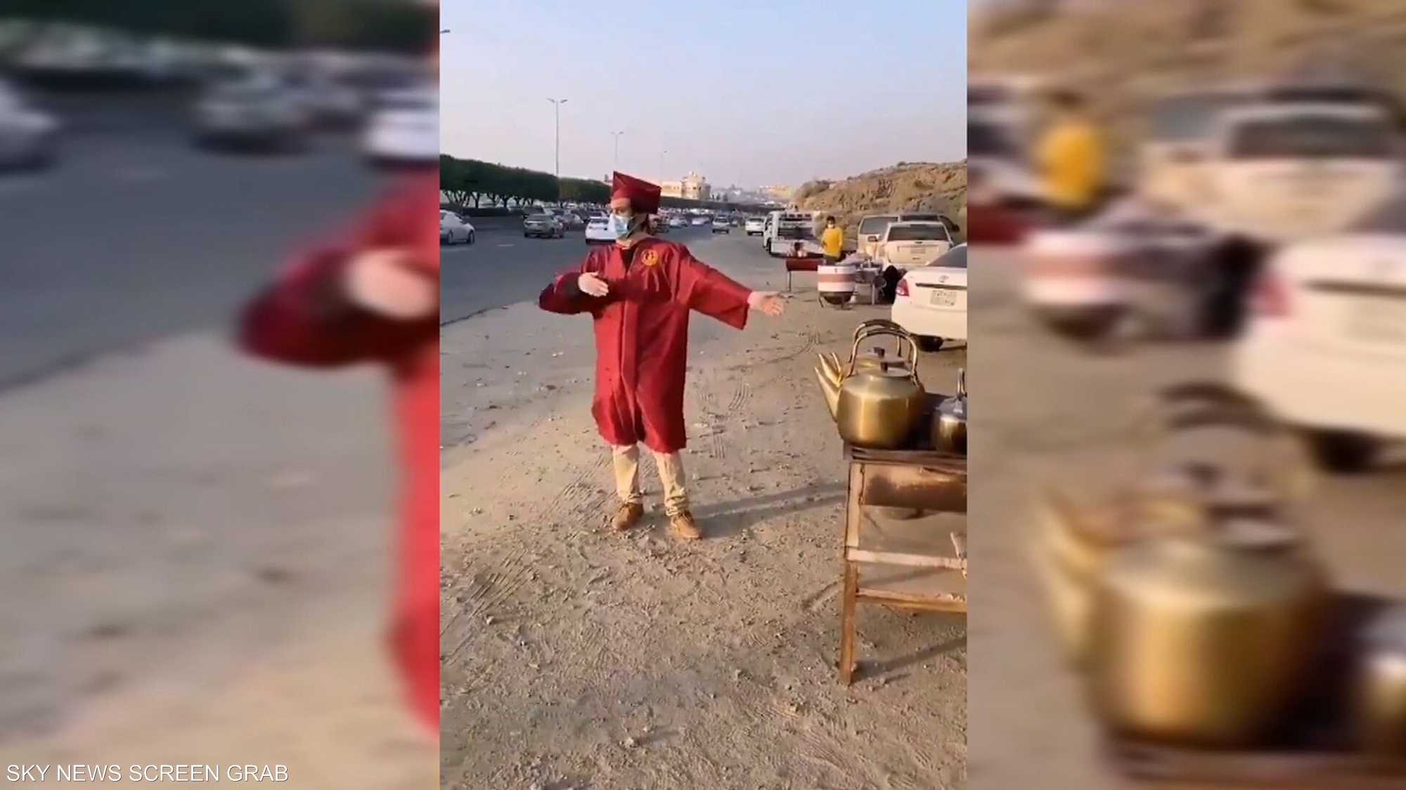 حقيقة فيديو "شاب الماجستير" السعودي الذي امتهن بيع الشاي