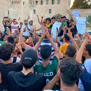 من الاحتجاجات في ساحة الشهداء بطرابلس