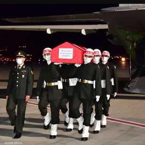 جثة الجندي بلال يلمظ لدى وصولها الأراضي التركية