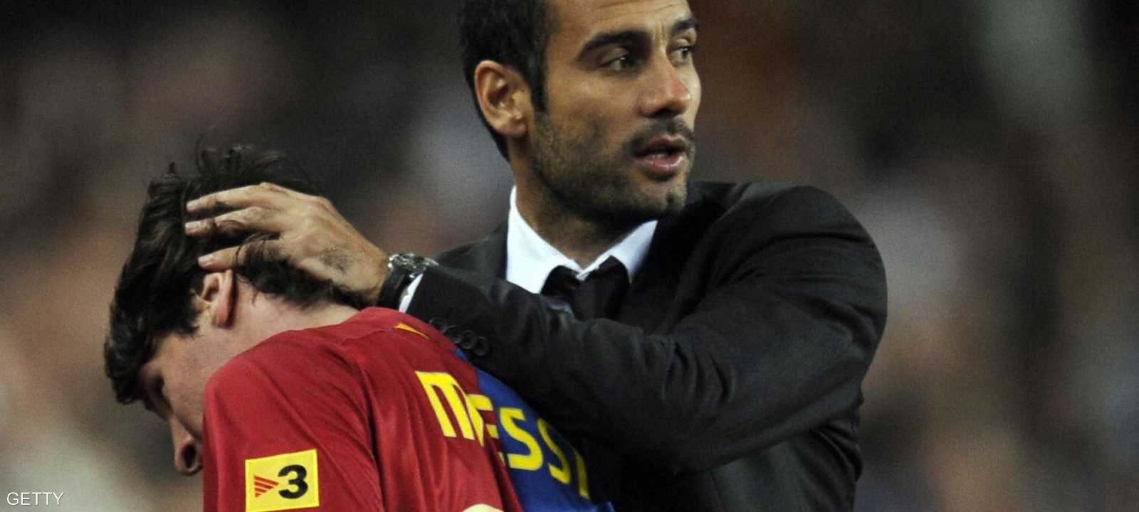 لقطة أرشيفية لميسي وغوارديولا الذي كان يدرب برشلونة آنذاك