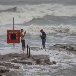الإعصار لورا اشتد بسرعة وأصبح أحد الأكثر خطورة في أميركا