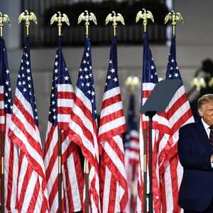 ترامب يتلقى تحية الحضور