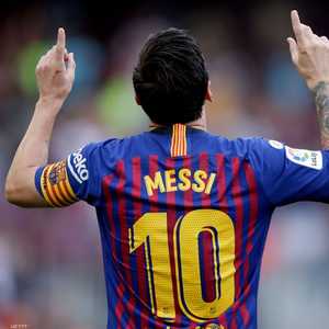 ميسي في صراع مع ناديه