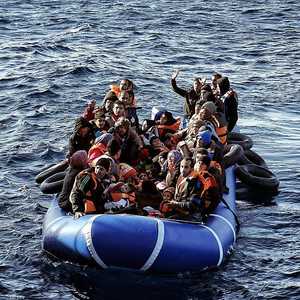 قارب يقل مهاجرين من تركيا (أرشيفية)