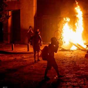 مواجهات بين محتجين والأمن اللبناني قرب البرلمان.