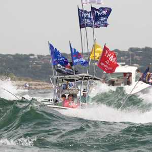 أنصار ترامب في مسيرة مائية