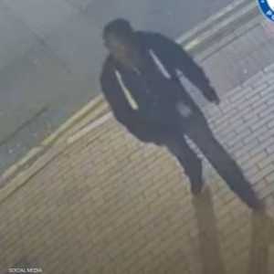 رصدت كاميرات المراقبة المشتبه في عملية الطعن