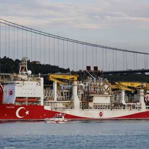تركيا ترسل سفينة الفاتح للتنقيب عن النفط والغاز