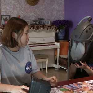 خوذة كورونا الذكية تتيح اللمس والأكل