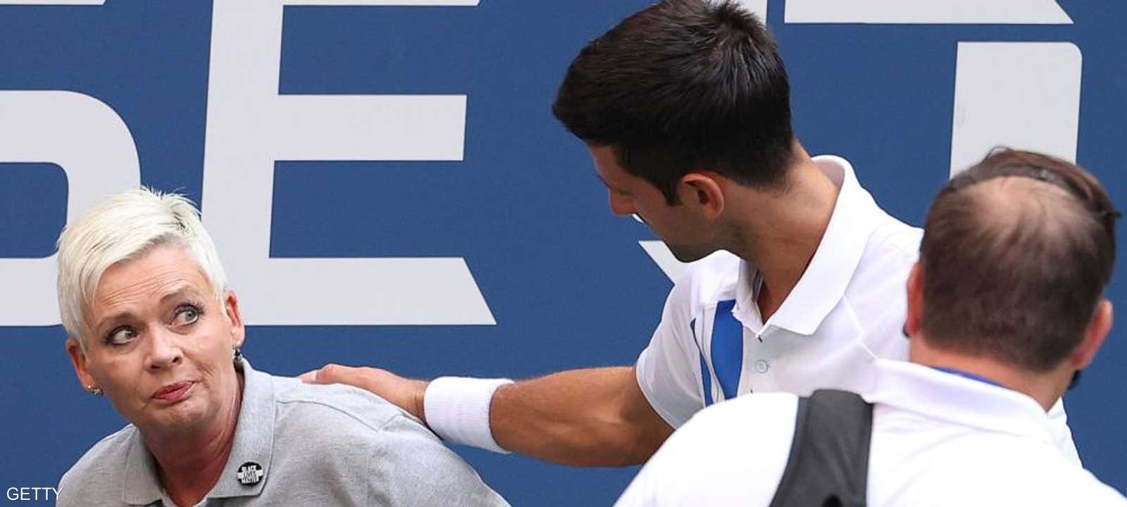 جوكوفيتش يطمأن على حكم الخط