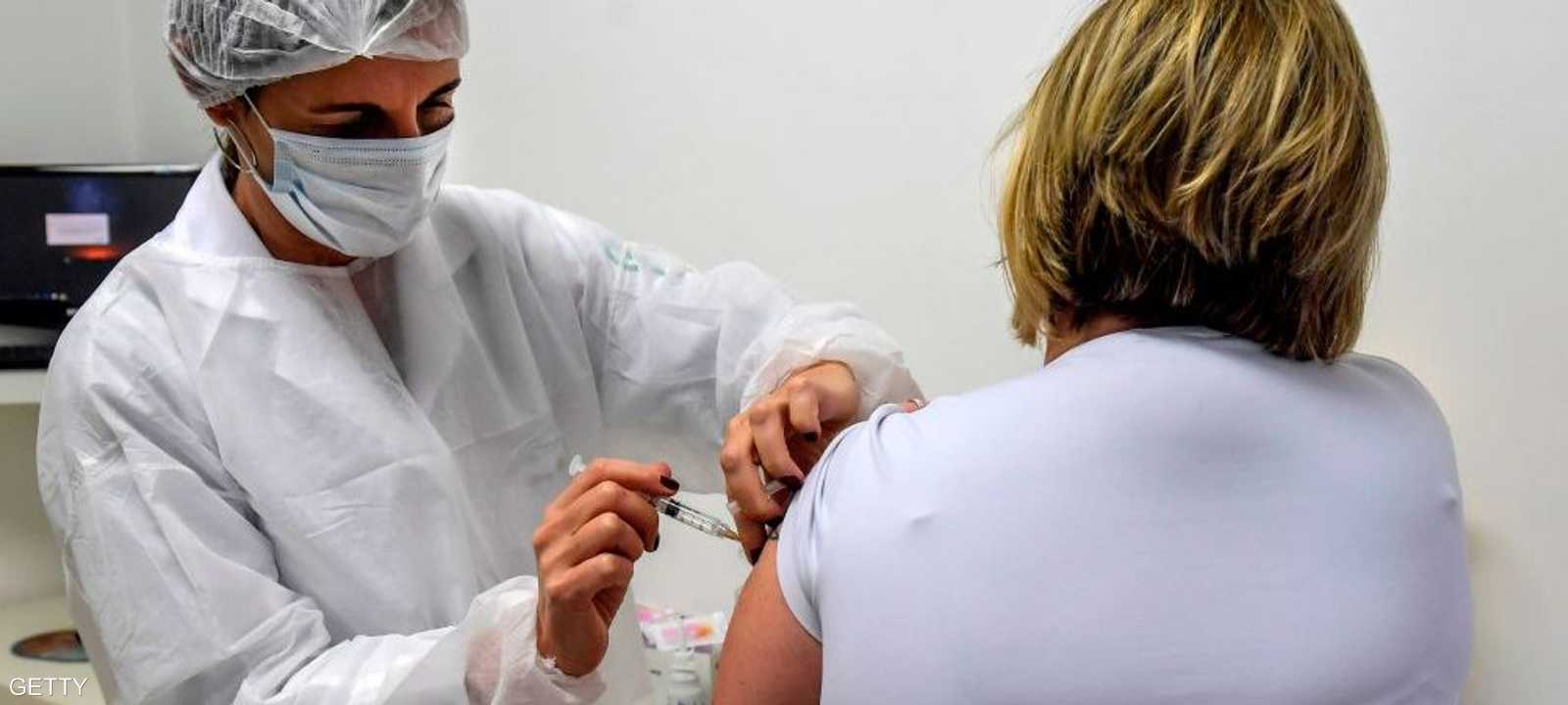 لفاح أسترا زينيكا أظهر فعالية محدودة أمام كورونا الأفريقي