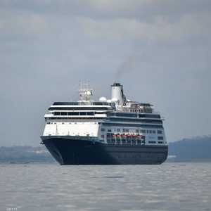 سفينة سياحية تعبر قناة بنما