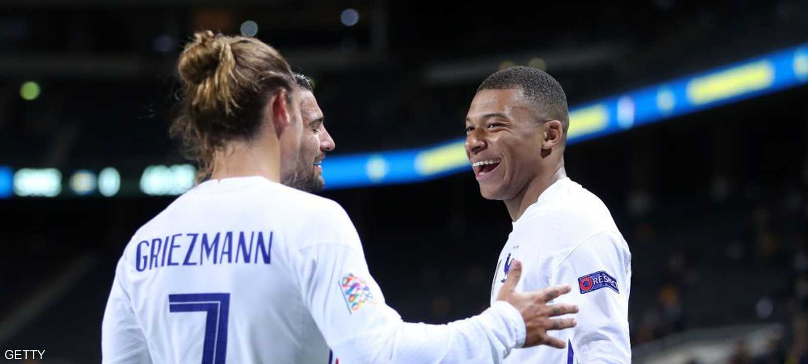 مبابي محتفلا بهدفه في مرمى السويد