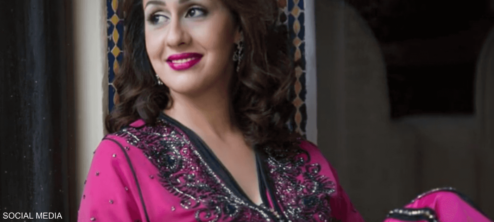 فاطمة الزهراء قرطبي فنانة مغربية تؤدي فن الملحون