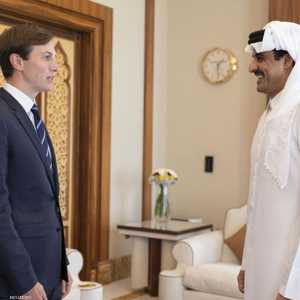 كوشنير خلال لقائة الشيخ تميم في الدوحة