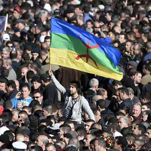 قبائل أمازيغية في الجزائر في تشييع القيادي حسين أيت أحمد