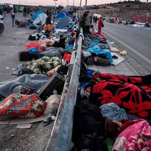 قالت حكومة اليونان إنها أمنت آلاف الخيام لتوفير مأوى مؤقت