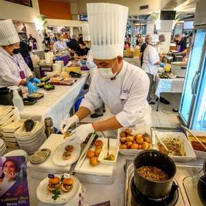 المطاعم تساهم في تفشي كورونا