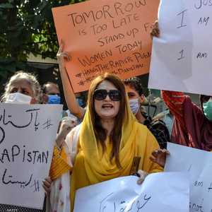 شارك بالتظاهرات نساء بلاهور وكراتشي وبيشاور
