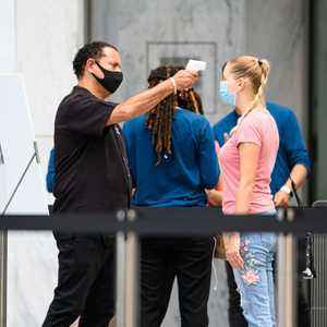 ارتفاع الحرارة من بين الأعراض الشائعة لكورونا