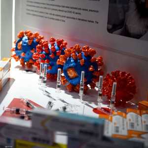 يسابق العلماء الزمن لإيجاد علاج لوباء كورونا