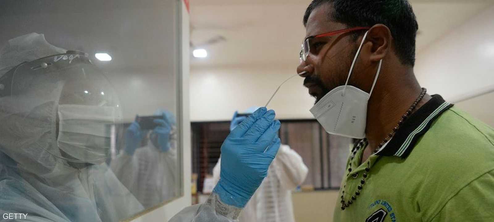 أودى فيروس كورونا المستجد بحياة 924.968 شخصا