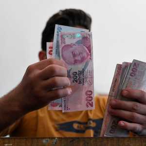 الليرة التركية تواصل تراجعها أمام الدولار واليورو
