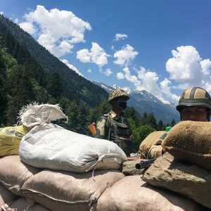 جنود من الجيش الهندي على الحدود مع الصين