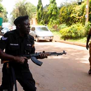 الشرطة ألقت القبض على سجينين وقتلت اثنين آخرين.