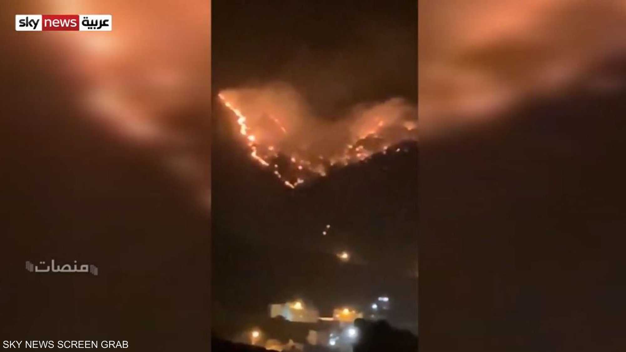 اندلاع حريق ضخم بجبل عمد جنوب الطائف