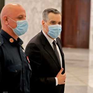 مصطفى أديب (يمين) المكلف بتشكيل الحكومة اللبنانية