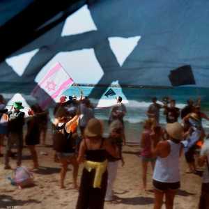 تظاهرات على شاطئ تل أبيب