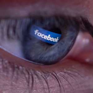 فيسبوك تقول إن هناك خللا تسبب في الوصول لكاميرات المستخدمين