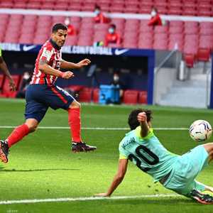 سواريز مسجلا الهدف الثاني لأتلتيكو