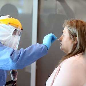 دليل يكشف أعراض الإصابة بكورونا مقارنة بنزلات البرد